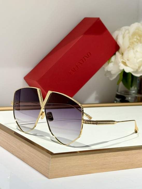 Picture of Valentino Sunglasses _SKUfw66211256fw